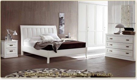 Klasična spalnica v beli barvi